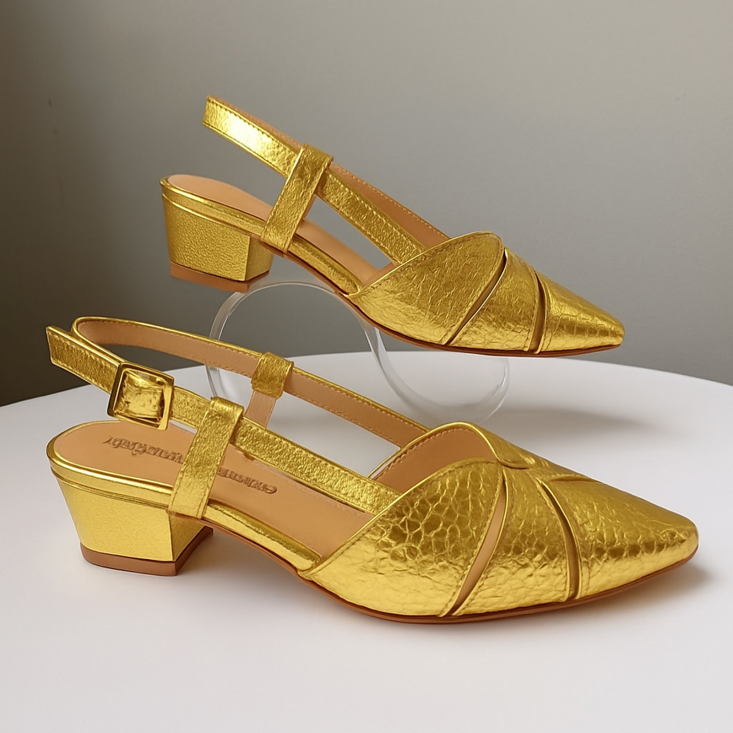 Leather Point-Tune Buckle-Top Sandals