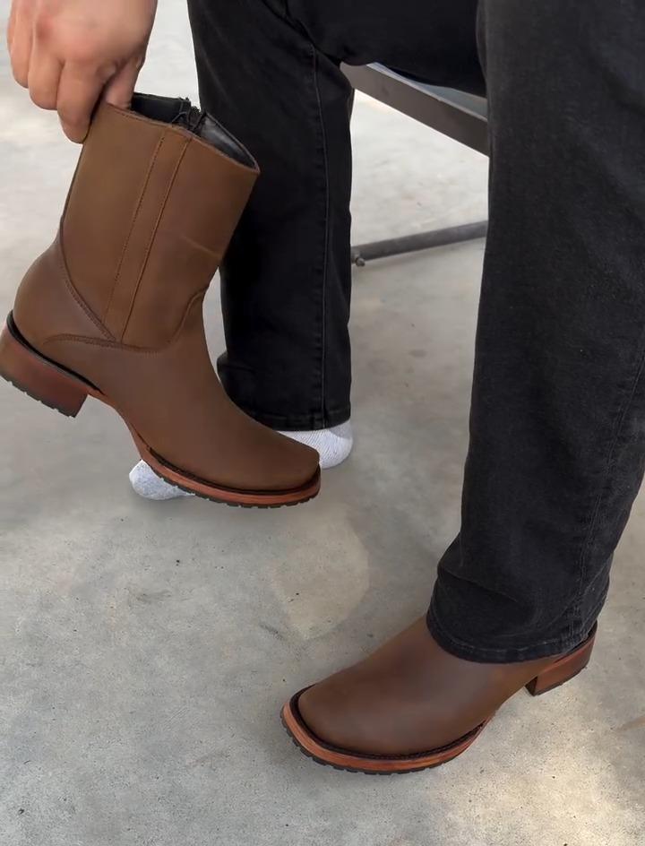 Modelo Yellowstone Cowboy Boots