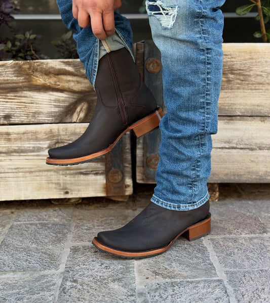 Modelo Yellowstone Cowboy Boots