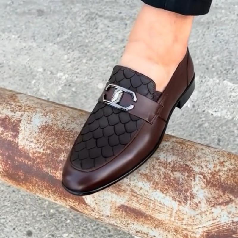 Casual Scale Textured Iron Buckle Loafers